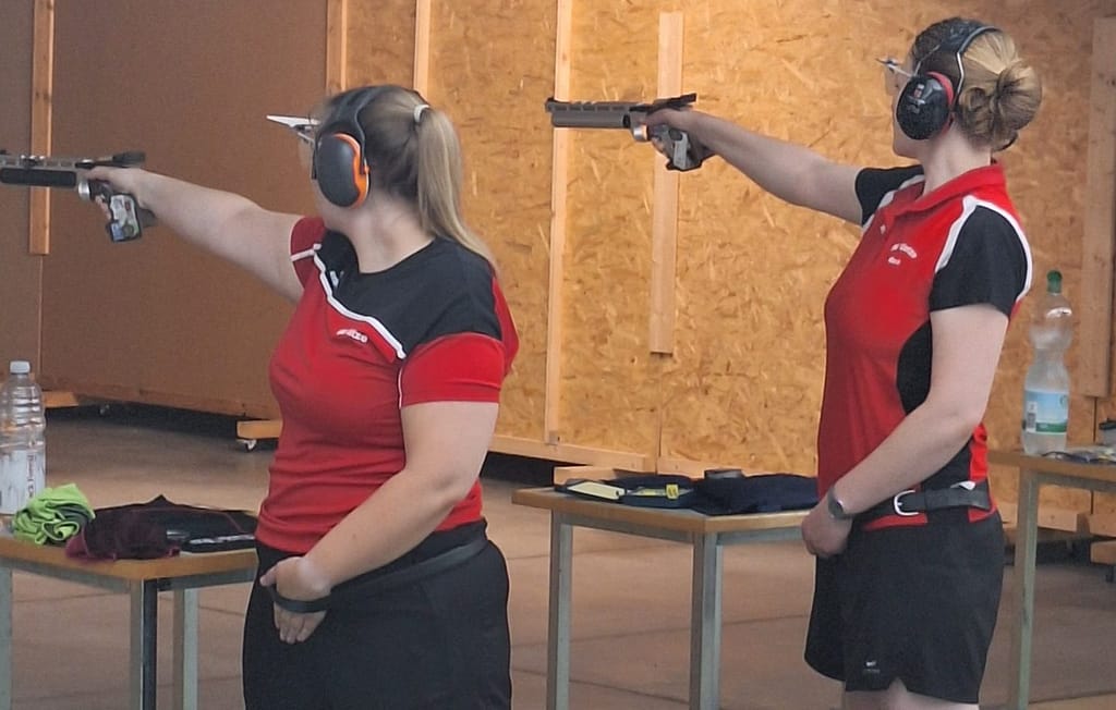 Sarah Tauernicht und Marit Klanz im Wettkampf