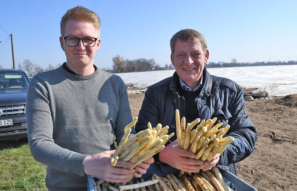 Bild von 2 Personen von Spargelhof Soltau